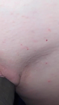 Cewek mungil ini lagi asik ngusap memeknya pakai kontol besar sampai matanya merem melek Home Video