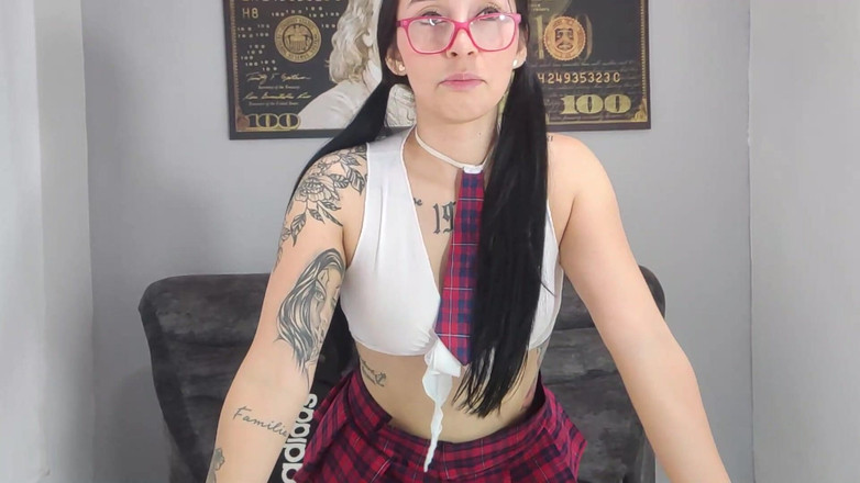 Sweetkimmi: Üvey kuzenim okula gidip amını sütle doldurtmak için evime gelmiyor.