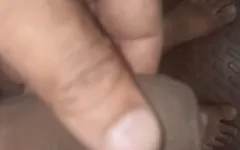 Mladá sladká Roxanne bere svého prvního ptáka na kameru vůbec! Sledujte tuto porno pannu saje a šuká si cestu k nákladu