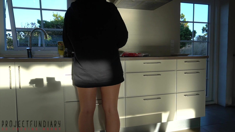 Projectsexdiary: Ibu rumah tangga dengan hoodie mendapat protein alami