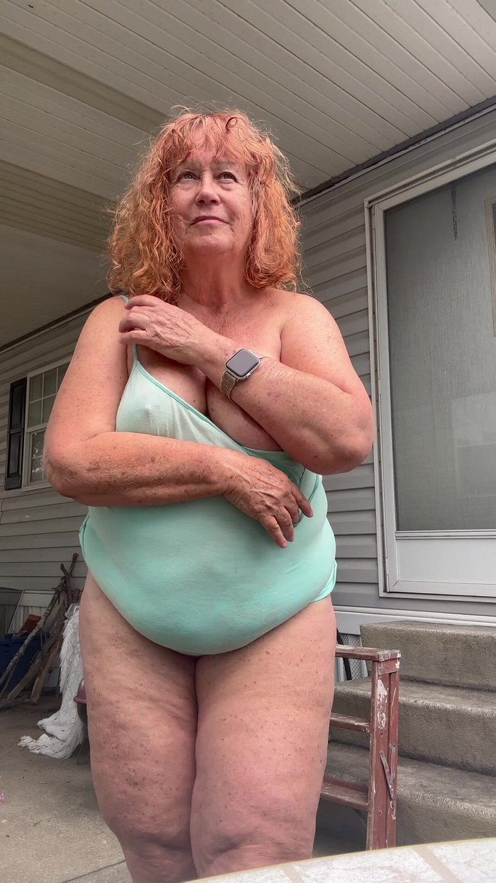 Big Ass 4 U: Outside Tease