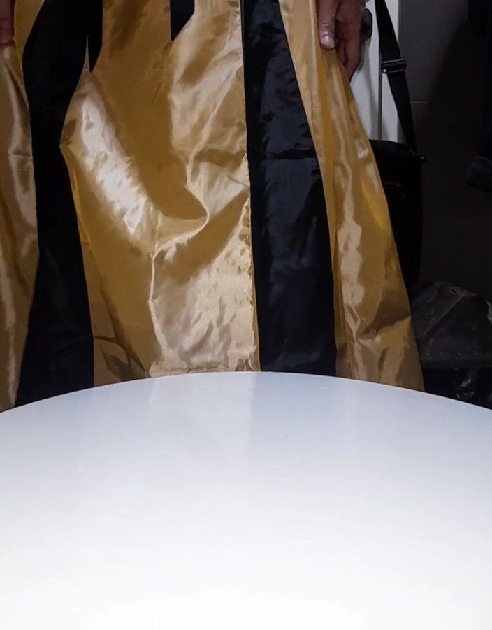Naomisinka: Goldsatin, seidenkleid, langes kleid, masturbation am abendkleid