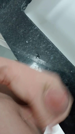 Gokmen Yaman: Murray Yaman masturbuje się solo w łazience oglądając własne porno ..