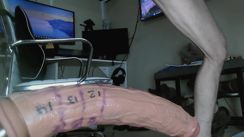 Elgloton: Arremetiemdo Como Siempre Contra Un Enorme Dildo
