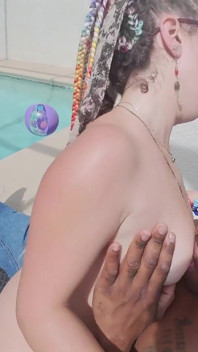 Thời gian chơi hồ bơi cho Crush và ukranian cay