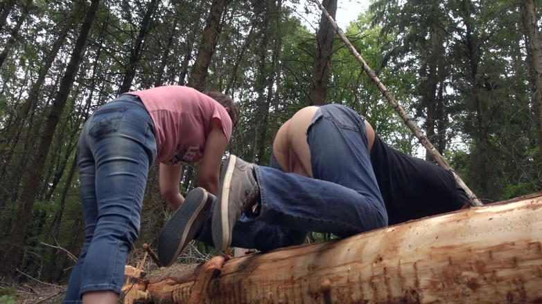 Marcus Pollack: Fisting anale nel sottobosco - dominazione femminile fuori adora fisting