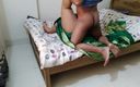 Aria Mia: Tamil stora bröst Saree bär moster knull i sängen - enorma...