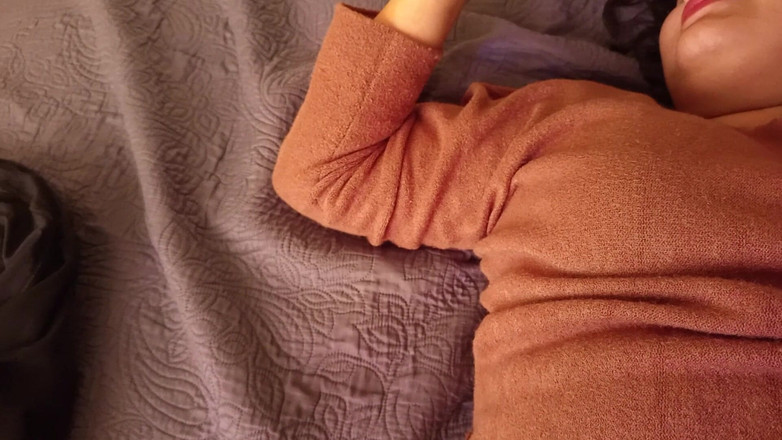 Moo DBOXXX: ग्रामीण इलाकों से मेरा दोस्त उसके प्रेमी से बात करता है जबकि मैं उसे चोदता हूं, वह असली रंडी है