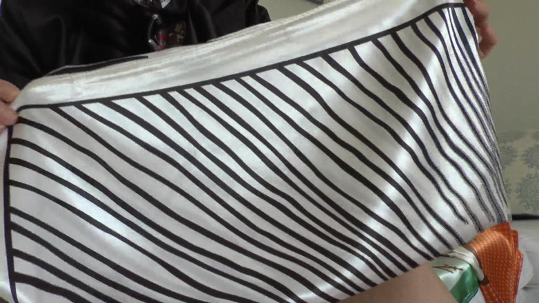 Lady Victoria Valente: イースターには、私のサテンのマフラーに射精してもいいですよ、レディ・ヴィクトリア・ヴァレンテ