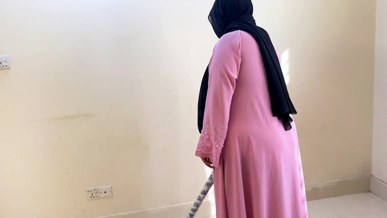 Aria Mia: Fata care mă freacă la hotel m-a prins masturbându-mă, apoi...