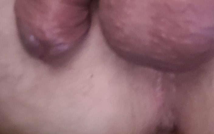 Pellefnatt: Můj manžel leží na gauči a honí jeho malého ptáka...