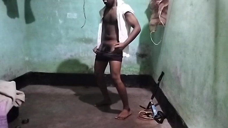 Desi Tits: Прямий друг перший раз у спортзалі в нижній білизні, великий монструозний член, м'язисте тіло