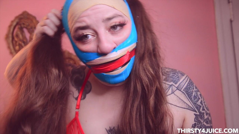 Freshie juice: Стрічка, кляп і екстремальний фетиш носа