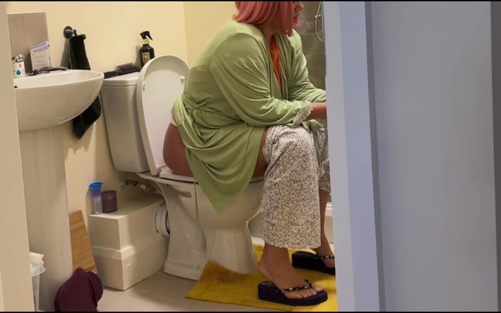 Emma Voyeur: Capturada madrasta fazendo xixi: o que acontece a seguir vai...
