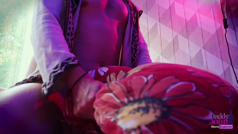 WankExplorer: 爸爸骑乘枕头并和你一起高潮！快！