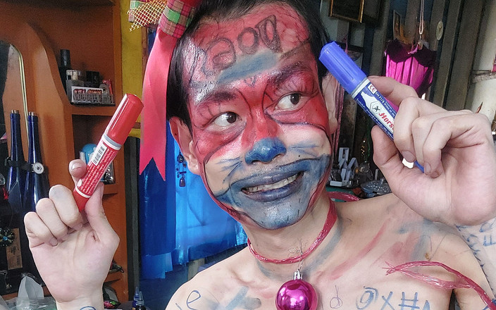 Clown likes to play with colors: Moje kreativní masturbace