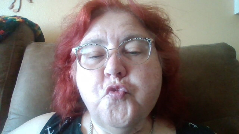 BBW nurse Vicki adventures with friends: 私がキスをするような音を立てて、私がそれをするのを見ることができるビデオをリクエストしました