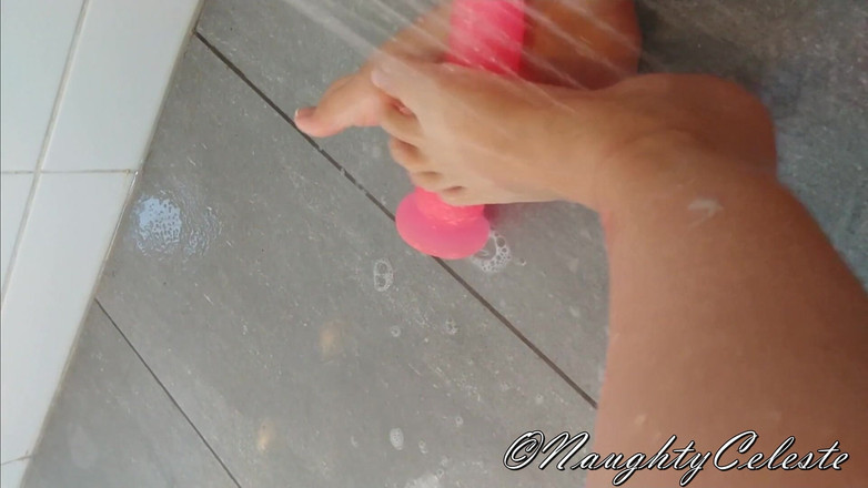 NaughtyCeleste: Kaki kecil saya dengan dildo dalam arahan melancap di bilik...
