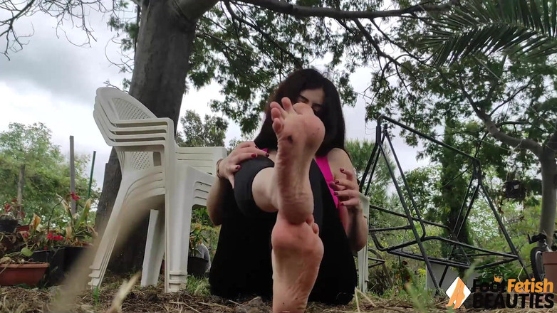Foot Fetish HD: Sexy treinadora Vale Rovsky nos mostra como ficar em forma