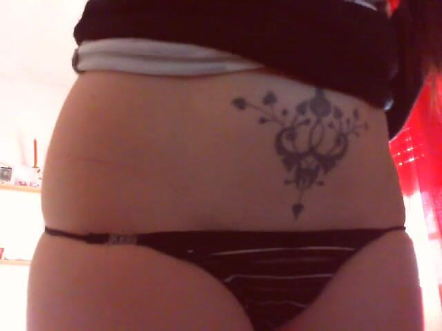 Nicoletta Embassi: Tanga fetiche hermoso dulce culo