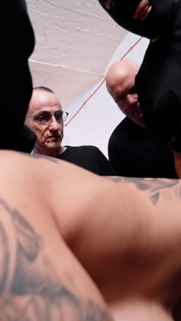 Fitte monstertitten, reife nina coxx bekommt gesichts-bukkake auf deutscher gangbang-party mit anderen teenies