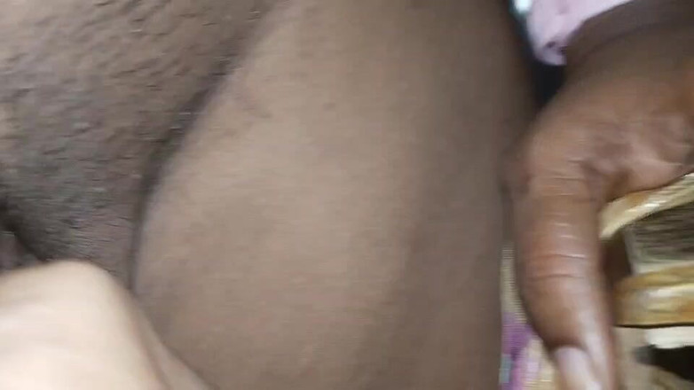 Nirman: 今天我勾引了我的娘娘腔，把我的手都插进了她的阴户