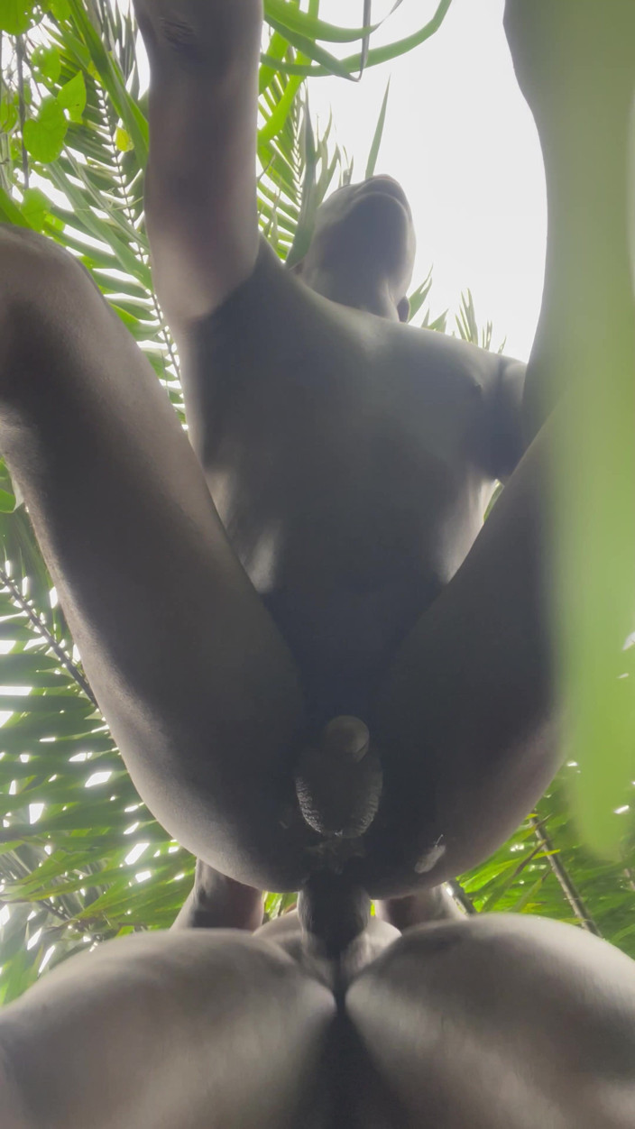 Sexylary: Kongkek tanpa kondom yang manis dari belakang