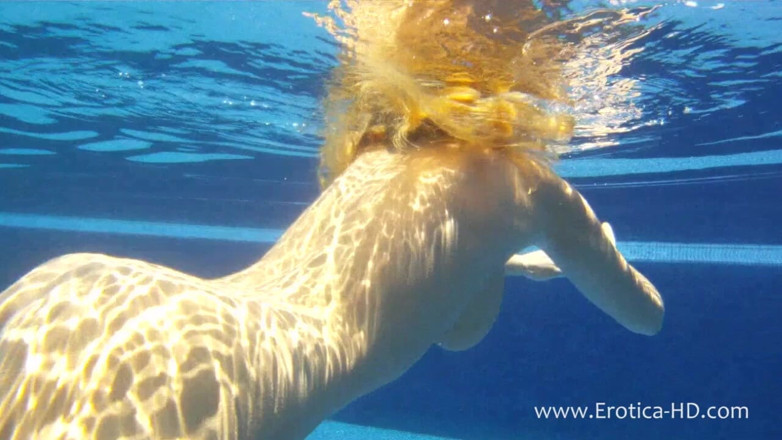 Erotica HD: Water babe Eva Antonyia, the mermaid!