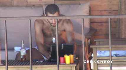 STRAIGHT BOY CURIOUS: Арабський ведмідь Straigth показує свій величезний член на відкритому повітрі