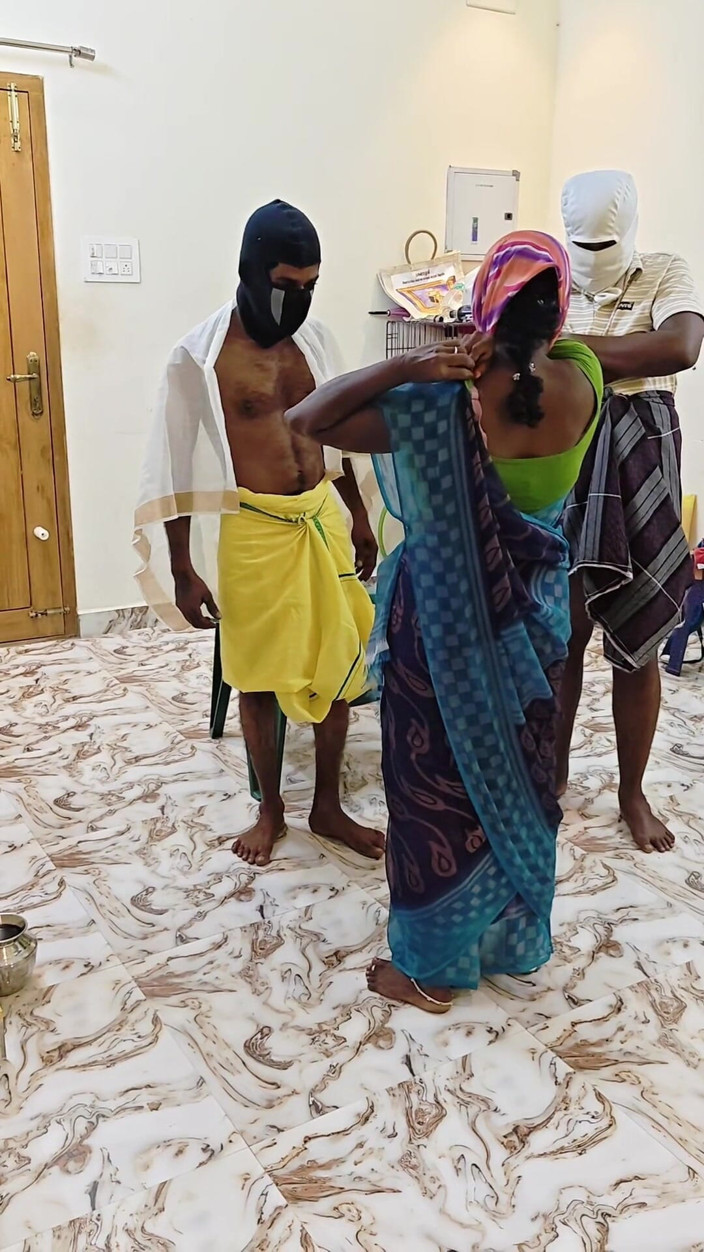 Thesana: Nattamai och hans assistent knullar den oskyldiga hemmafruen