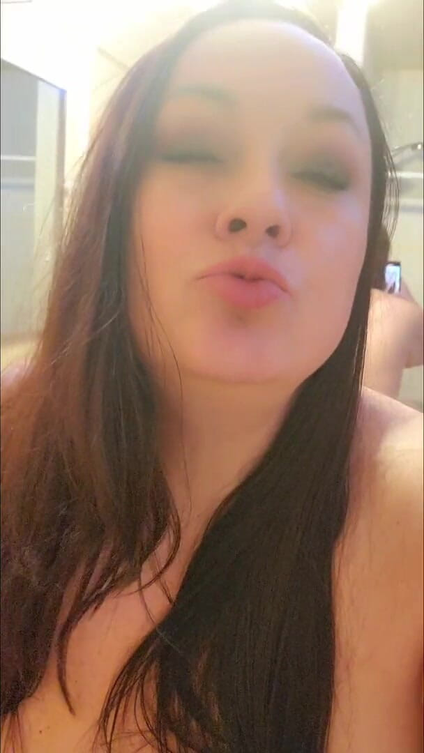 Bellacarina94: 그녀의 넥타이를 가지고 노는 섹시한 비 미시 Bellacarina94