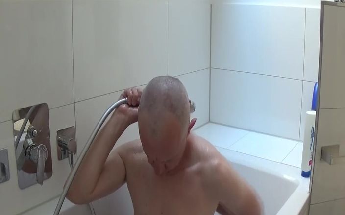 Daniel Kinkster: Haarentfernung von zehen bis kopf