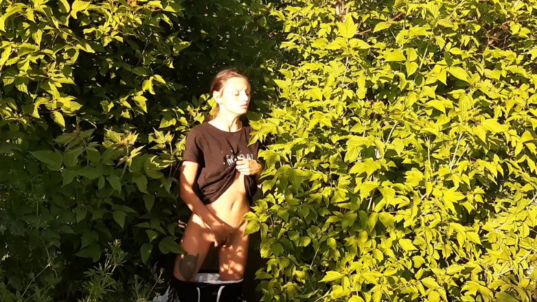 Lesbian-candys: Doğada riskli açık havada kadın mastürbasyonu