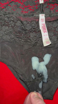 Leche en las bragas de la esposa 25