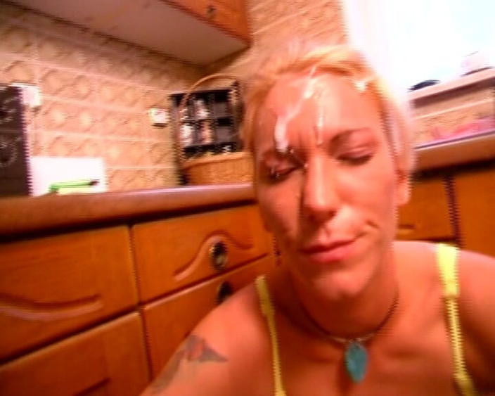 German amateur couples: Немецкая блондинка-шлюшка знает, как скакать на члене