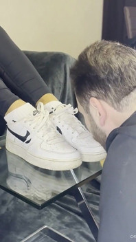 Dirty white sneaker worship - valeria night (parte 1)