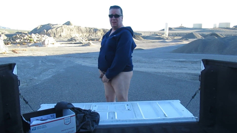 The porky pervert: Puste żwirowe podwórko spust