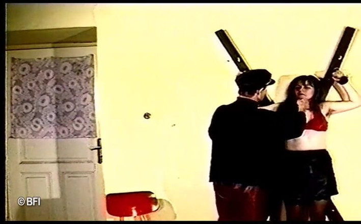 Hardcore slave sex: Bağlı sürtük efendisi tarafından cezalandırılıyor