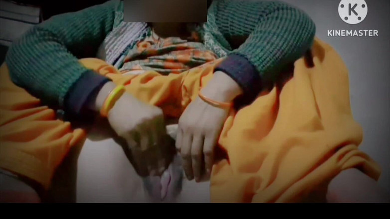 TricolorMusic3: Amcığın içine parmak sokuyor