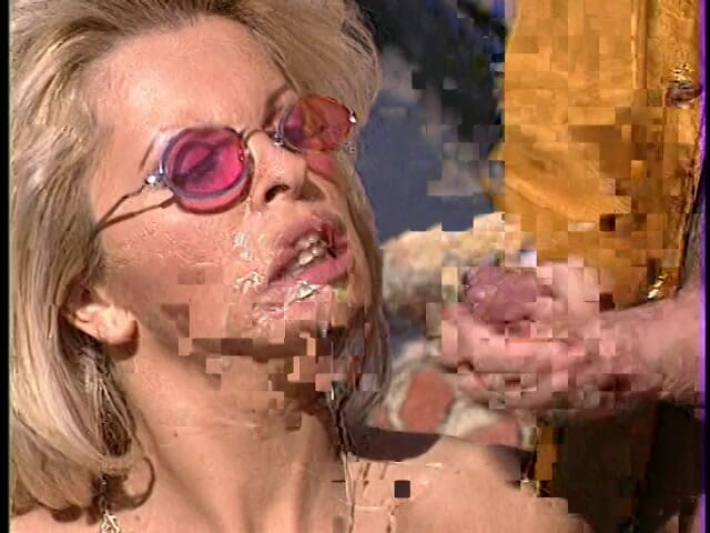 Fuck me Hard: Curvilínea loira de óculos enche ambos os buracos de paus