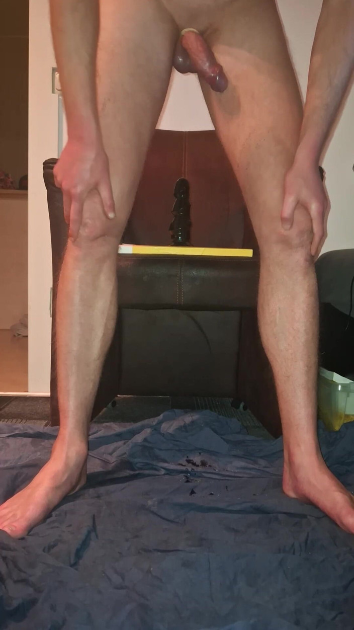 NoFace Twink X: Sexy gay s krásnými chodidly jezdí na robertku a má...