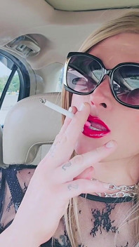 Kylie sigara içiyor 31 talimatı paralı kızlar