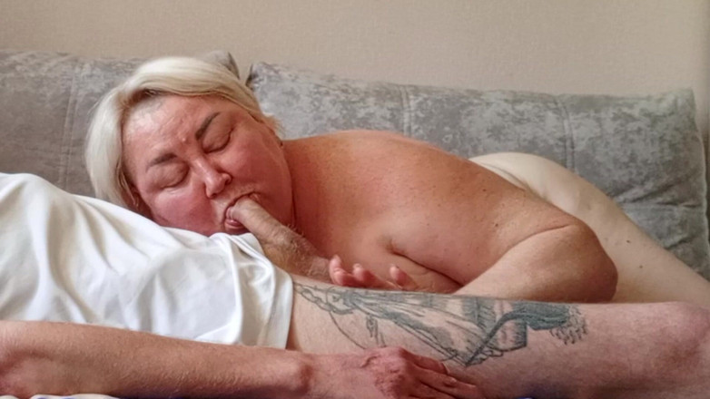 Zona901: He Came to a Masturbating Neighbor and Let Her Suck...