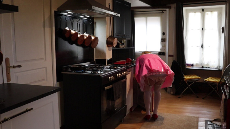 Sissy Dee Dee: Sissy Dee Is Cooking Lady Fee Her Lunch Before Lady...