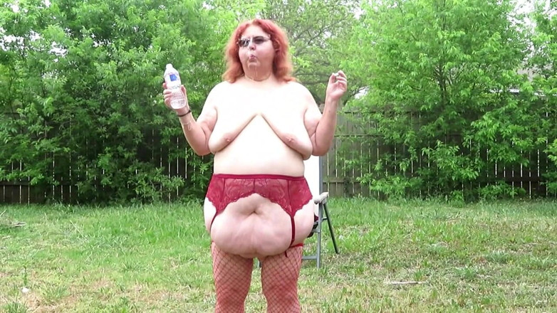 BBW nurse Vicki adventures with friends: Червоний тартер, підтягнуту господиню з'їдають!  11 хв відео!