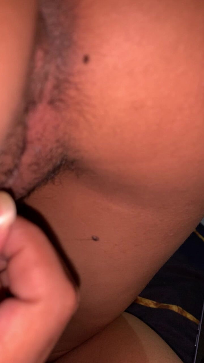 Indo Girl: Fată obraznică muie cu pulă
