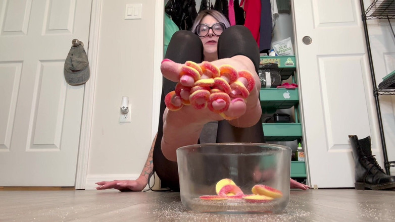 Peppermint Giantess: ピーチリングズ・オン・マイ・トゥーズ