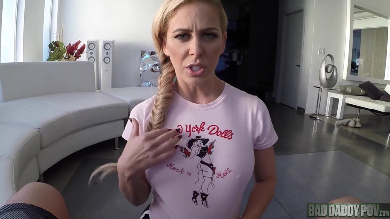BadStepFamilyPov: Cherie Deville má ošukaný zadek od svého nevlastního otce