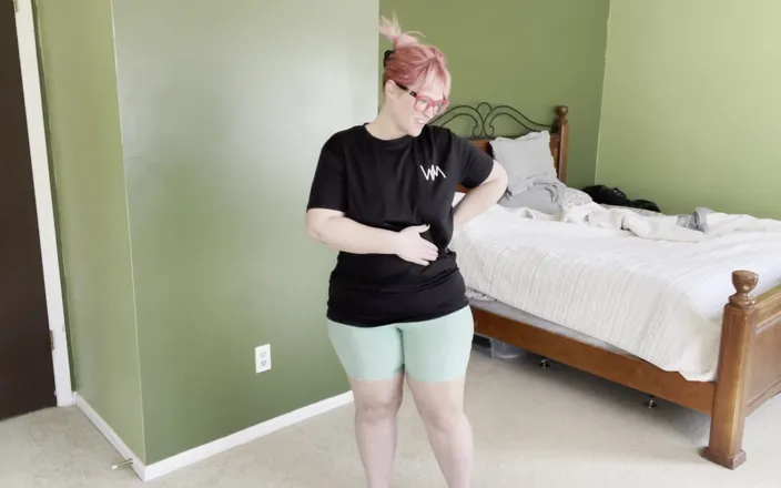 Alice Stoner: Gorgeous BBW Strips Naked and Jiggles Her Fat Ass Before...