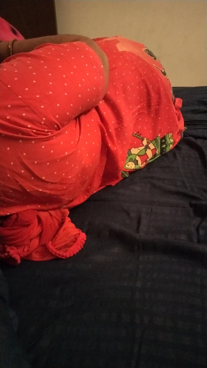 Tamil lesbian: Dzielenie się swoim doświadczeniem erotycznym i brudną rozmową